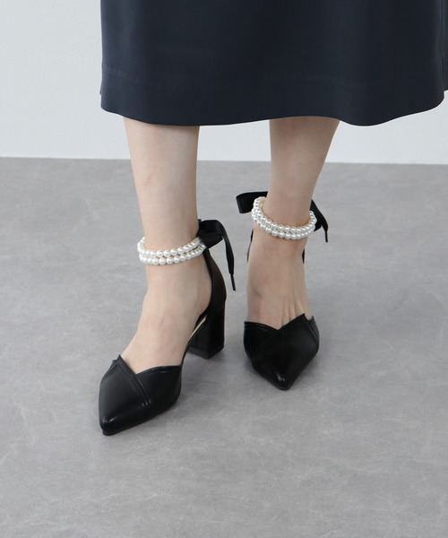 BLUEEAST（ブルーイースト）の「パールアンクレット付パンプス（パンプス・レディース・オフホワイト/ブラック/ベージュ・MEDIUM/LARGE）」の19枚目の写真