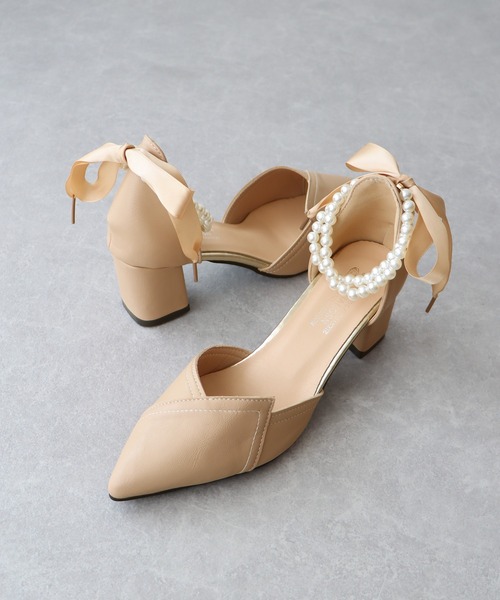 BLUEEAST（ブルーイースト）の「パールアンクレット付パンプス（パンプス・レディース・オフホワイト/ブラック/ベージュ・MEDIUM/LARGE）」の7枚目の写真