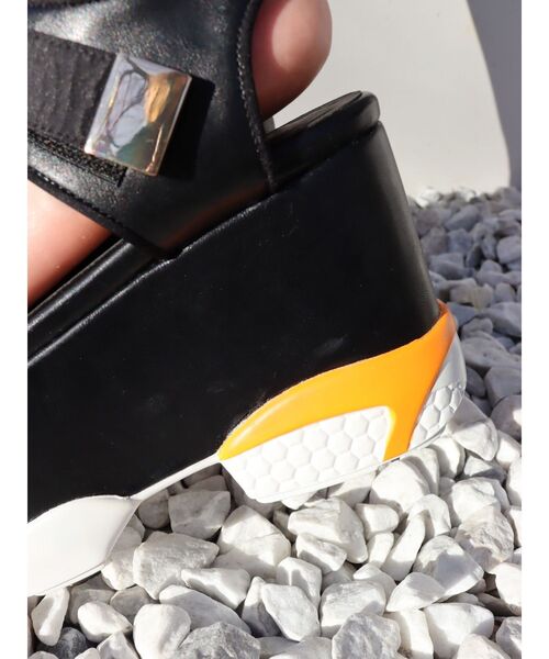 EVRIS（エヴリス）の「【10周年記念】プラットフォームスニーカーサンダル（サンダル・レディース・ホワイト/ブラック・SMALL/MEDIUM/LARGE）」の9枚目の写真