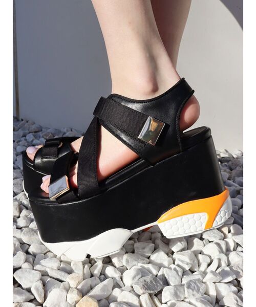 EVRIS（エヴリス）の「【10周年記念】プラットフォームスニーカーサンダル（サンダル・レディース・ホワイト/ブラック・SMALL/MEDIUM/LARGE）」の10枚目の写真