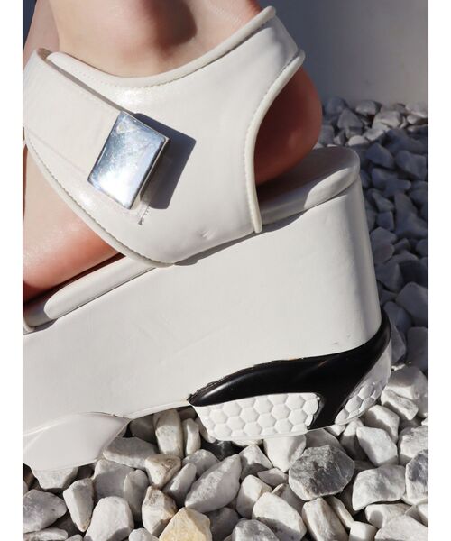 EVRIS（エヴリス）の「【10周年記念】プラットフォームスニーカーサンダル（サンダル・レディース・ホワイト/ブラック・SMALL/MEDIUM/LARGE）」の17枚目の写真