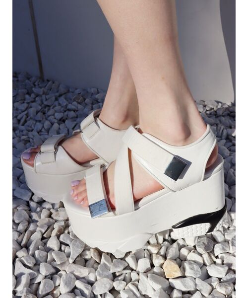 EVRIS（エヴリス）の「【10周年記念】プラットフォームスニーカーサンダル（サンダル・レディース・ホワイト/ブラック・SMALL/MEDIUM/LARGE）」の18枚目の写真