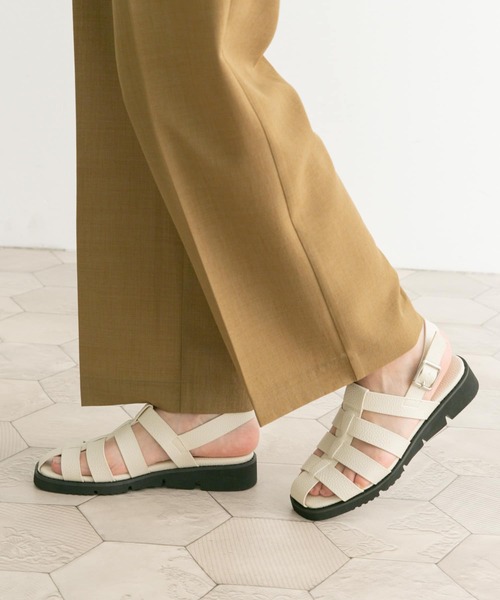 URBAN RESEARCH DOORS(アーバンリサーチドアーズ)の「コンフォートグルカサンダル(サンダル・レディース・ブラック/アイボリー・36/37/38)」の3枚目の写真