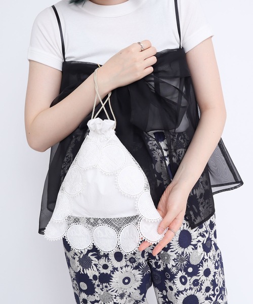 I am I in fact...(アイアムアイインファクト)の「●キキレース 巾着ショルダーバッグ(ハンドバッグ・レディース・ホワイト/ブラック/ピンク・FREE)」の5枚目の写真