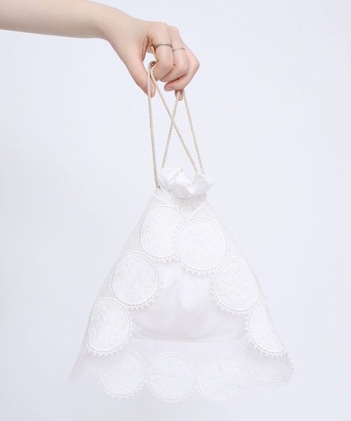 I am I in fact...(アイアムアイインファクト)の「●キキレース 巾着ショルダーバッグ(ハンドバッグ・レディース・ホワイト/ブラック/ピンク・FREE)」の4枚目の写真