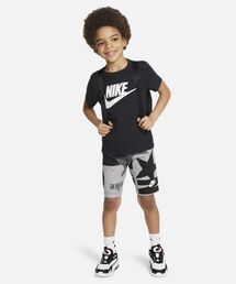 NIKE（ナイキ）の「ナイキ スポーツウェア クラブ ライフスタイル ショートパンツ セットアップ リトルキッズ ツーピース セットアップ / Nike Sportswear Club Lifestyle Shorts SetLittle Kids' 2-Piece Set（スポーツグッズ・キッズ）」