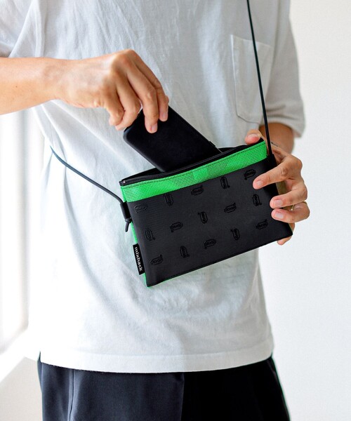 B:MING by BEAMS(ビーミングバイビームス)の「【予約】mixhack × B:MING by BEAMS / 別注 ビブラム メッシュ サコッシュ(ボディバッグ/ウエストポーチ・レディース・ブラック/オリーブ/イエロー・ONE SIZE)」の4枚目の写真