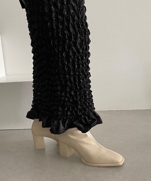 LOWRYS FARM（ローリーズファーム）の「スソフリルシャーリングスカート　969764（スカート・レディース・ブラック/ネイビー・FREE）」の6枚目の写真