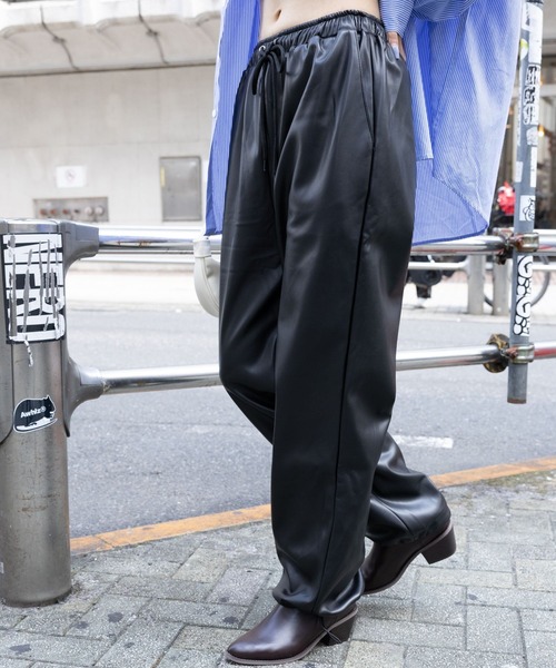 3.3 Field Trip （3.3フィールドトリップ）の「3.3 Field Trip／レザージョガーパンツ  2977530（その他パンツ・レディース・ベージュ/ブラック・SMALL）」の13枚目の写真