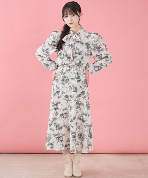 shrita（シュリータ）の「【shrita】総柄ボウタイロングワンピース