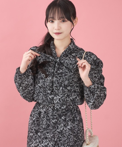 shrita（シュリータ）の「【shrita】総柄ボウタイロングワンピース