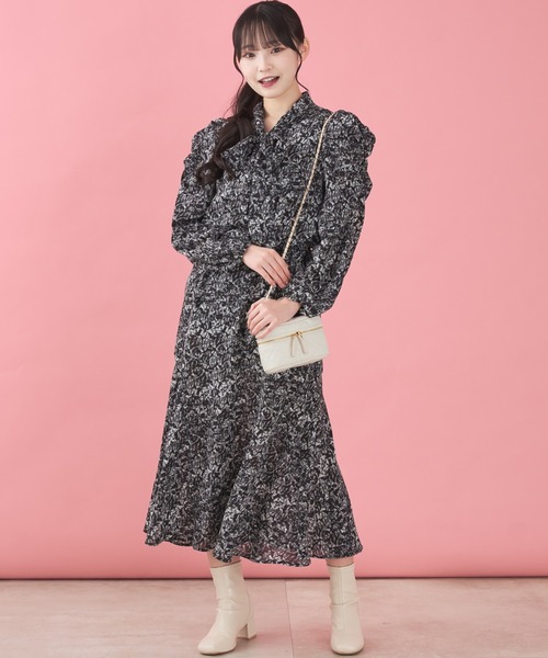 shrita（シュリータ）の「【shrita】総柄ボウタイロングワンピース