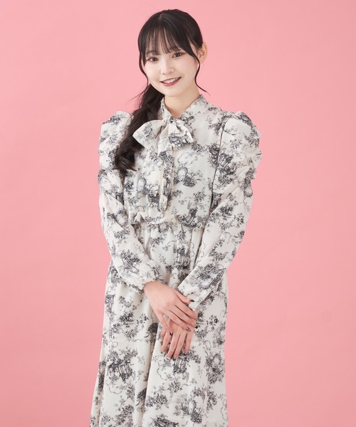 shrita（シュリータ）の「【shrita】総柄ボウタイロングワンピース
