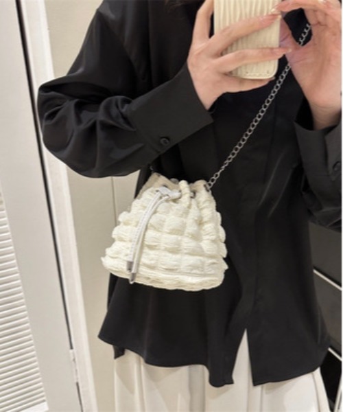 Burner(バーナー)の「【OKUOKU Recommend Select】ぽこぽこ 巾着ショルダーバッグ oku-bag-723850672239-15 U(ショルダーバッグ・レディース・ブラック/ピンク/グリーン/ホワイト/ブラウン・FREE)」の10枚目の写真
