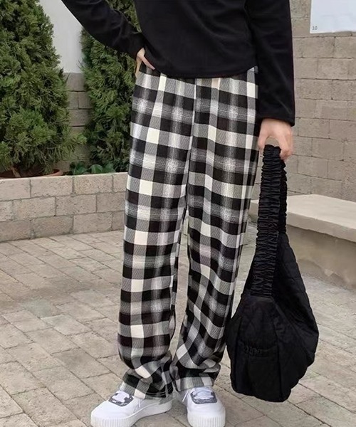 ad thie(アドティエ)の「チェック柄 裏起毛ストレートパンツ(その他パンツ・レディース・グリーン/ブラック/ライトブルー/ダークブラウン/ホワイト/イエロー・FREE)」の7枚目の写真