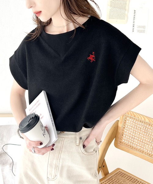 classicalelf(クラシカルエルフ)の「ポコポコ素材で大人フレンチ。オーガニックコットンL混 胸刺繍ネック切替半袖プルオーバー(Tシャツ/カットソー・レディース・モカ/ネイビー/ブラック系その他/ブラック/アイボリー/ピンクベージュ・LARGE/MEDIUM/SMALL/X-LARGE)」の3枚目の写真