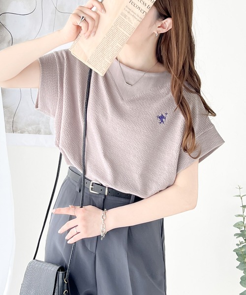 classicalelf(クラシカルエルフ)の「ポコポコ素材で大人フレンチ。オーガニックコットンL混 胸刺繍ネック切替半袖プルオーバー(Tシャツ/カットソー・レディース・モカ/ネイビー/ブラック系その他/ブラック/アイボリー/ピンクベージュ・LARGE/MEDIUM/SMALL/X-LARGE)」の18枚目の写真
