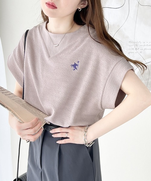 classicalelf(クラシカルエルフ)の「ポコポコ素材で大人フレンチ。オーガニックコットンL混 胸刺繍ネック切替半袖プルオーバー(Tシャツ/カットソー・レディース・モカ/ネイビー/ブラック系その他/ブラック/アイボリー/ピンクベージュ・LARGE/MEDIUM/SMALL/X-LARGE)」の20枚目の写真