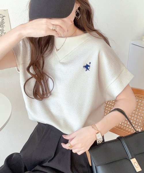 classicalelf(クラシカルエルフ)の「ポコポコ素材で大人フレンチ。オーガニックコットンL混 胸刺繍ネック切替半袖プルオーバー(Tシャツ/カットソー・レディース・モカ/ネイビー/ブラック系その他/ブラック/アイボリー/ピンクベージュ・LARGE/MEDIUM/SMALL/X-LARGE)」の22枚目の写真