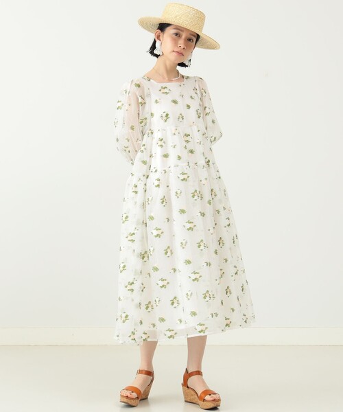 CAROLINA GLASER（カロリナ グレイサー）の「フラワー刺繍シアー