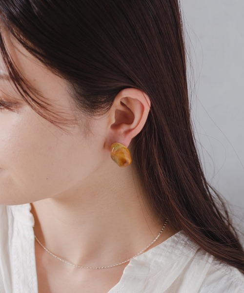 BIRTHDAY BAR(バースデイバー)の「Marble Stone Pierce(ピアス(両耳用)・レディース・ブラウン/グレー/カーキ/アイボリー・フリー)」の6枚目の写真
