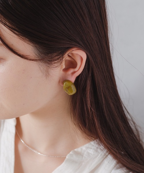 BIRTHDAY BAR(バースデイバー)の「Marble Stone Pierce(ピアス(両耳用)・レディース・ブラウン/グレー/カーキ/アイボリー・フリー)」の7枚目の写真