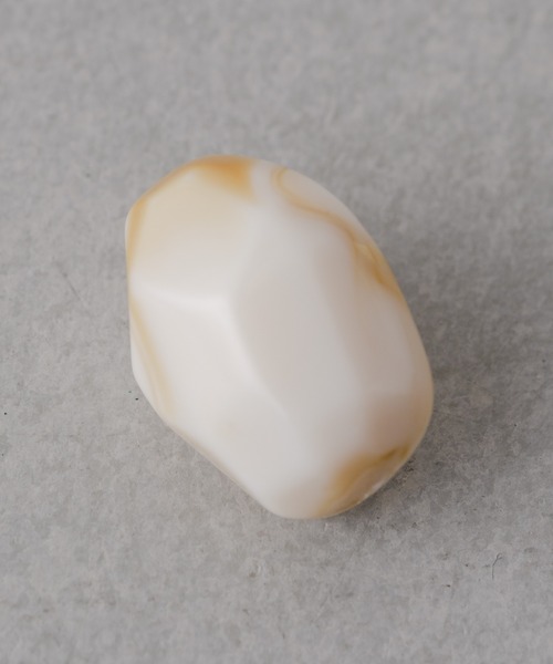 BIRTHDAY BAR(バースデイバー)の「Marble Stone Pierce(ピアス(両耳用)・レディース・ブラウン/グレー/カーキ/アイボリー・フリー)」の8枚目の写真