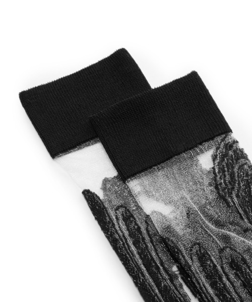 JNBY(ジェーエヌビーワイ)の「Elegant Sheer Socks / エレガントシアーソックス(ソックス/靴下・レディース・ブラック/グリーン/ピンク/グレー・ONE SIZE)」の6枚目の写真