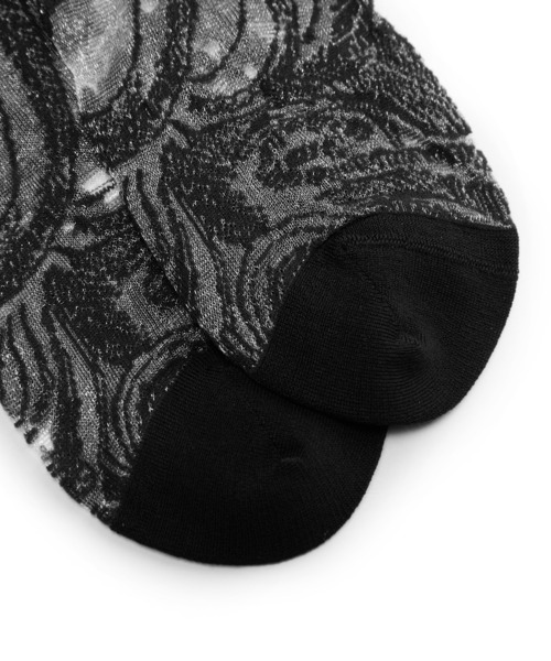 JNBY(ジェーエヌビーワイ)の「Elegant Sheer Socks / エレガントシアーソックス(ソックス/靴下・レディース・ブラック/グリーン/ピンク/グレー・ONE SIZE)」の8枚目の写真