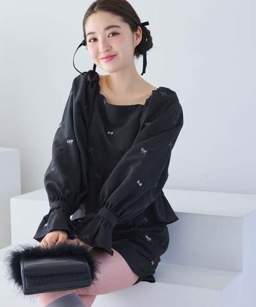 one after another NICE CLAUP（ワンアフターアナザーナイスクラップ）の「刺繍リボンペプラムブラウス/ribbon collection（シャツ/ブラウス・レディース・ブラック/ピンク/オフホワイト・FREE）」の2枚目の写真