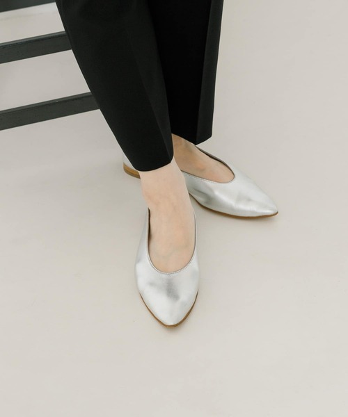 URBAN RESEARCH（アーバンリサーチ）の「レザーポインテッドフラットシューズ（その他シューズ・レディース・ブラック/シルバー/ピンク・36/37/38）」の3枚目の写真