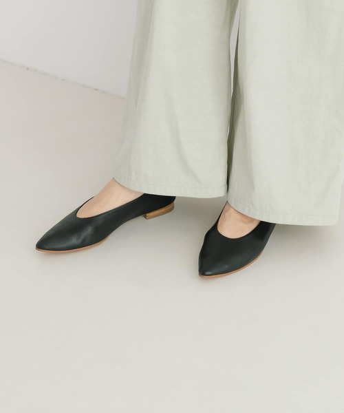 URBAN RESEARCH（アーバンリサーチ）の「レザーポインテッドフラットシューズ（その他シューズ・レディース・ブラック/シルバー/ピンク・36/37/38）」の2枚目の写真