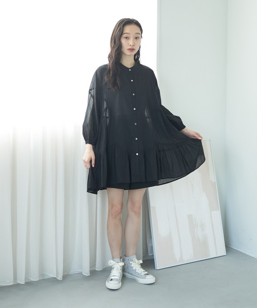 earth music&ecology（アースミュージックアンドエコロジー）の「コットンボイル切替ティアードチュニック（チュニック・レディース・アイボリー/ブラック/ブラウン/ブルー・FREE）」の2枚目の写真