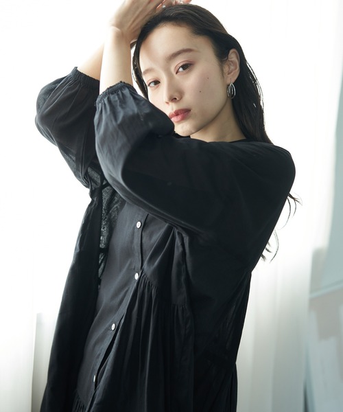 earth music&ecology（アースミュージックアンドエコロジー）の「コットンボイル切替ティアードチュニック（チュニック・レディース・アイボリー/ブラック/ブラウン/ブルー・FREE）」の10枚目の写真