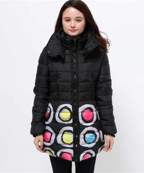 Desigual(デシグアル)の「「Desigual/デシグアル」カラフルドット柄ダウンジャケット(ダウンジャケット/コート・レディース・ブラック・LARGE/X-LARGE/SMALL/XX-LARGE/MEDIUM)」の2枚目の写真