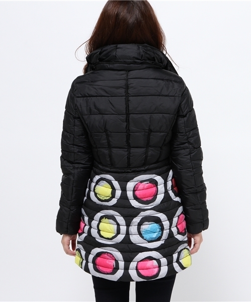 Desigual(デシグアル)の「「Desigual/デシグアル」カラフルドット柄ダウンジャケット(ダウンジャケット/コート・レディース・ブラック・LARGE/X-LARGE/SMALL/XX-LARGE/MEDIUM)」の4枚目の写真