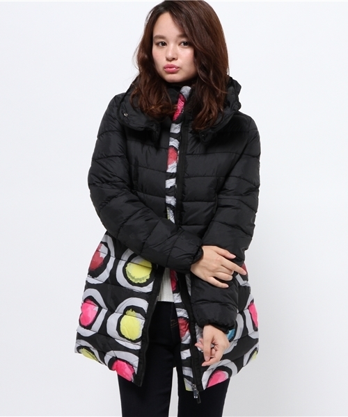 Desigual(デシグアル)の「「Desigual/デシグアル」カラフルドット柄ダウンジャケット(ダウンジャケット/コート・レディース・ブラック・LARGE/X-LARGE/SMALL/XX-LARGE/MEDIUM)」の5枚目の写真