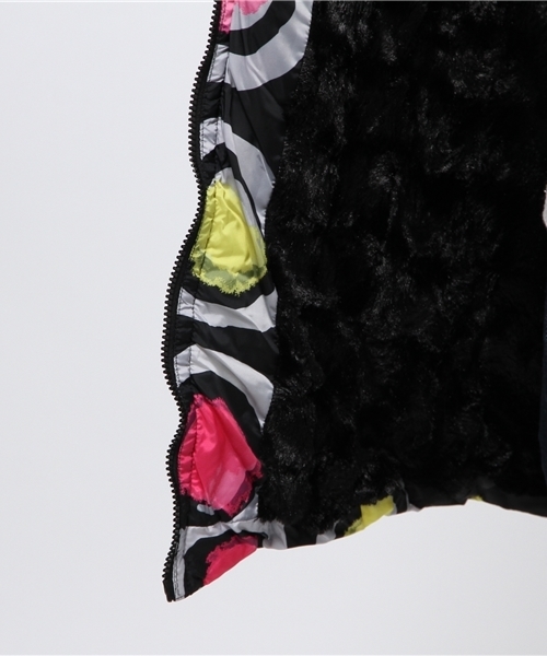 Desigual(デシグアル)の「「Desigual/デシグアル」カラフルドット柄ダウンジャケット(ダウンジャケット/コート・レディース・ブラック・LARGE/X-LARGE/SMALL/XX-LARGE/MEDIUM)」の12枚目の写真