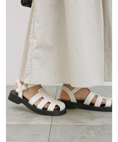 Samansa Mos2 blue（サマンサモスモスブルー）の「厚底グルカサンダル（ドレスシューズ・レディース・ブラック/オフホワイト・L/M）」の4枚目の写真