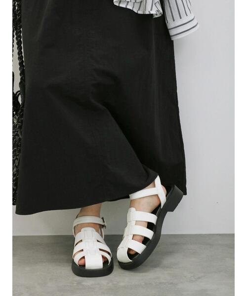 Samansa Mos2 blue（サマンサモスモスブルー）の「厚底グルカサンダル（ドレスシューズ・レディース・ブラック/オフホワイト・L/M）」の6枚目の写真