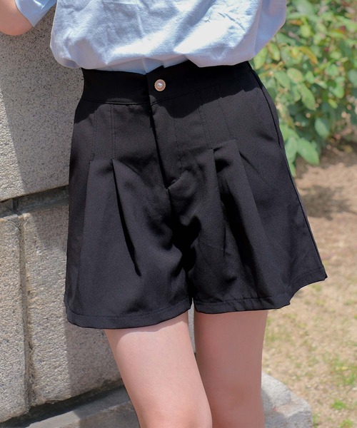 RiCO SUCRE(リコシュクレ)の「タックフレアショートパンツ(その他パンツ・キッズ・ブラック/サックスブルー/オフホワイト・160/130/140/165/150)」の2枚目の写真