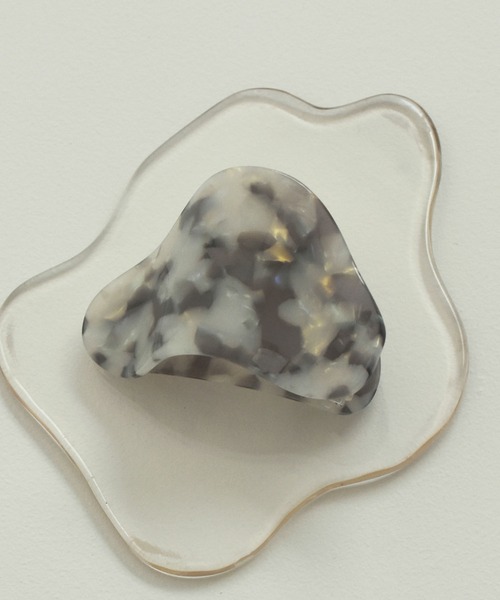 GOLDY(ゴールディ)の「ニュアンス トライアングル アセチ ヘアー クリップ(バレッタ/ヘアクリップ・レディース・グレー/ベージュ/ブラウン/グリーン・FREE)」の15枚目の写真