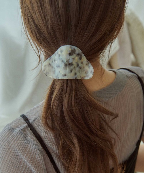 GOLDY(ゴールディ)の「ニュアンス トライアングル アセチ ヘアー クリップ(バレッタ/ヘアクリップ・レディース・グレー/ベージュ/ブラウン/グリーン・FREE)」の12枚目の写真