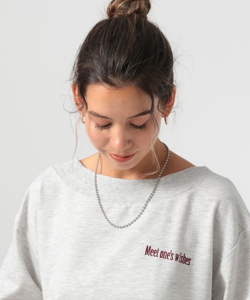 BAYFLOW（ベイフロー）の「[オフショルでも着られる]ワンポイント刺繍5分袖プルオーバー（Tシャツ/カットソー・レディース・チャコール/グレー/ライトブルー・FREE）」の8枚目の写真