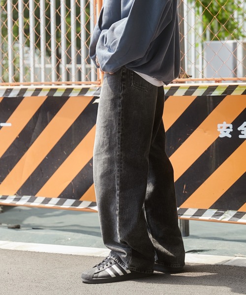 WEGO（ウィゴー）の「WEGO/デニムストレートパンツ（デニムパンツ・メンズ・グレー/ブラック/ライトインディゴブルー・LARGE/MEDIUM/SMALL）」の3枚目の写真