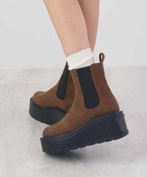 Futier land（フューティアランド）の「驚異の0.8kｇ軽量＆走れる！サイドゴア厚底プラットフォームショートブーツ（ブーツ・レディース・ブラック/アイボリー/ブラウン/ブラック系その他・40/39/38/37/36/S/M/L/LL）」の4枚目の写真
