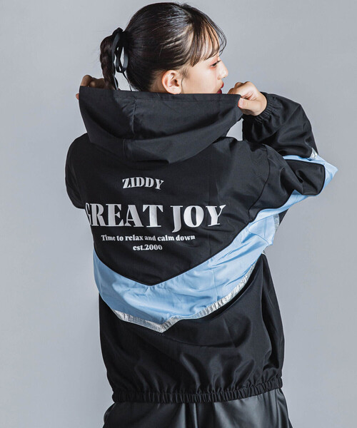 ZIDDY(ジディ)の「シルバーライン切り替えフード付きジップアップブルゾン(130~160cm)(ブルゾン・キッズ・ブラック/ブルー・130cm/FREE/150cm/140cm)」の6枚目の写真