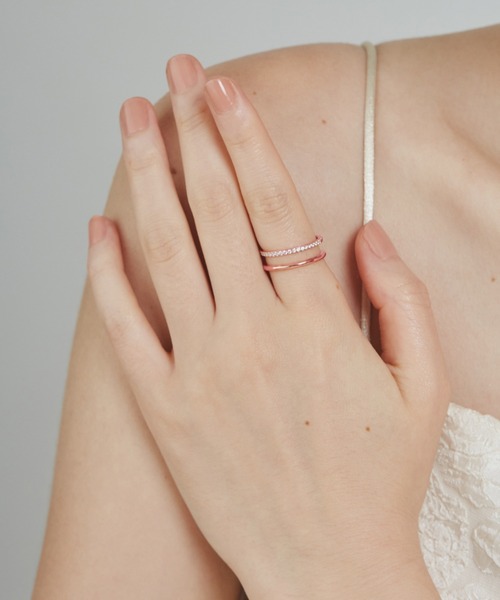 ciite' surgical stainless(シーテサージカルステンレス)の「【 金属アレルギー対応 】 ハーフエタニティ ビジューダブルリング サージカルステンレス(リング・レディース・シルバー/ゴールド/ピンクゴールド・13号/15号/11号/9号)」の3枚目の写真