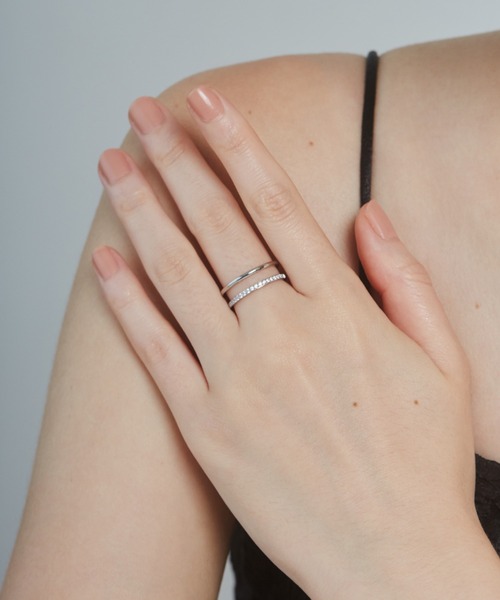 ciite' surgical stainless(シーテサージカルステンレス)の「【 金属アレルギー対応 】 ハーフエタニティ ビジューダブルリング サージカルステンレス(リング・レディース・シルバー/ゴールド/ピンクゴールド・13号/15号/11号/9号)」の2枚目の写真