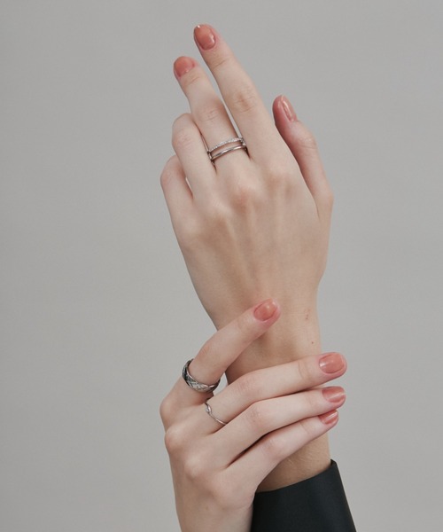 ciite' surgical stainless(シーテサージカルステンレス)の「【 金属アレルギー対応 】 ハーフエタニティ ビジューダブルリング サージカルステンレス(リング・レディース・シルバー/ゴールド/ピンクゴールド・13号/15号/11号/9号)」の8枚目の写真